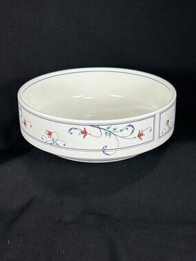 vegetable bowl. Mikasa Intaglio CAC20 Annette